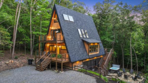 Secluded Luxe A Frame Lodge~ Hot Tub~ Fire Pit